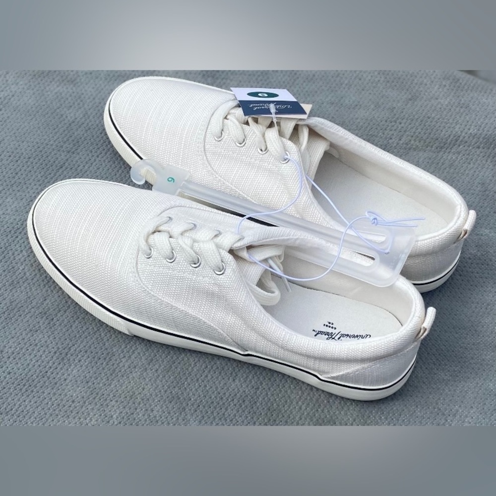 COPY - Universal Thread Tennis/Canvas Shoes Size 9